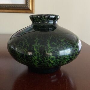 Amazing Mouth-blown Cased Glass Onion Vase Black & Green Alien Speckle w/ White